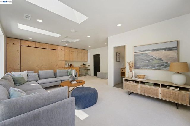 257 Orchard Rd, Orinda, CA 94563