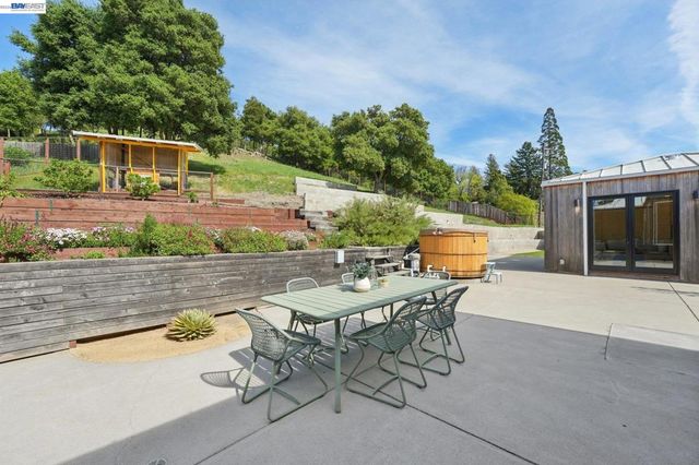 257 Orchard Rd, Orinda, CA 94563