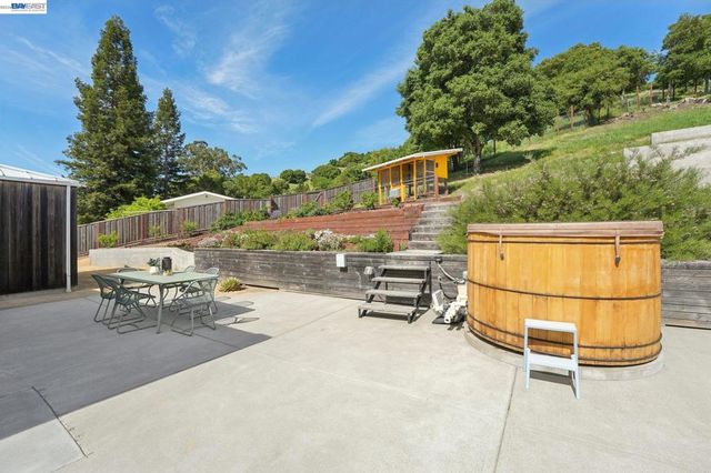 257 Orchard Rd, Orinda, CA 94563