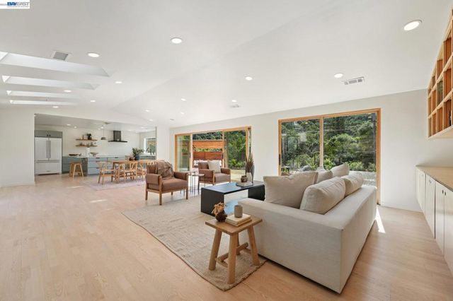 257 Orchard Rd, Orinda, CA 94563