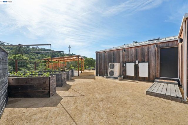 257 Orchard Rd, Orinda, CA 94563