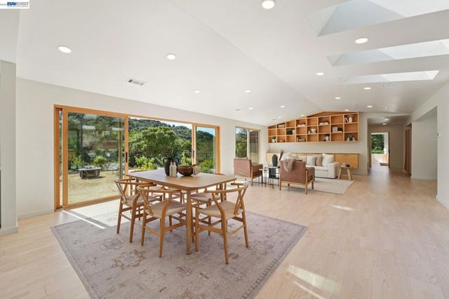 257 Orchard Rd, Orinda, CA 94563