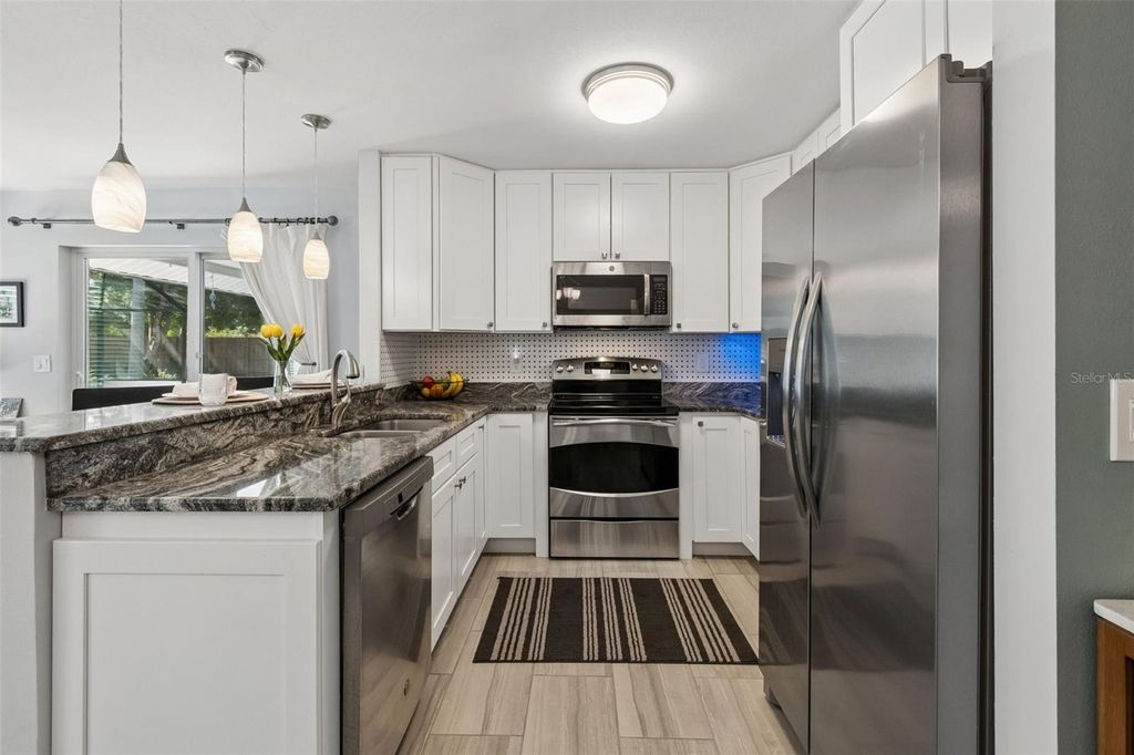 Image 12 of property listing at 4323 PINE MEADOW TERRACE, Sarasota, FL 34233