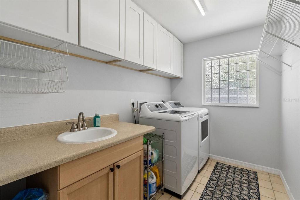 Image 31 of property listing at 4323 PINE MEADOW TERRACE, Sarasota, FL 34233