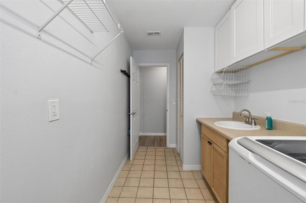 Image 32 of property listing at 4323 PINE MEADOW TERRACE, Sarasota, FL 34233