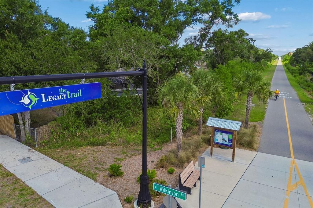 Image 5 of property listing at 4323 PINE MEADOW TERRACE, Sarasota, FL 34233