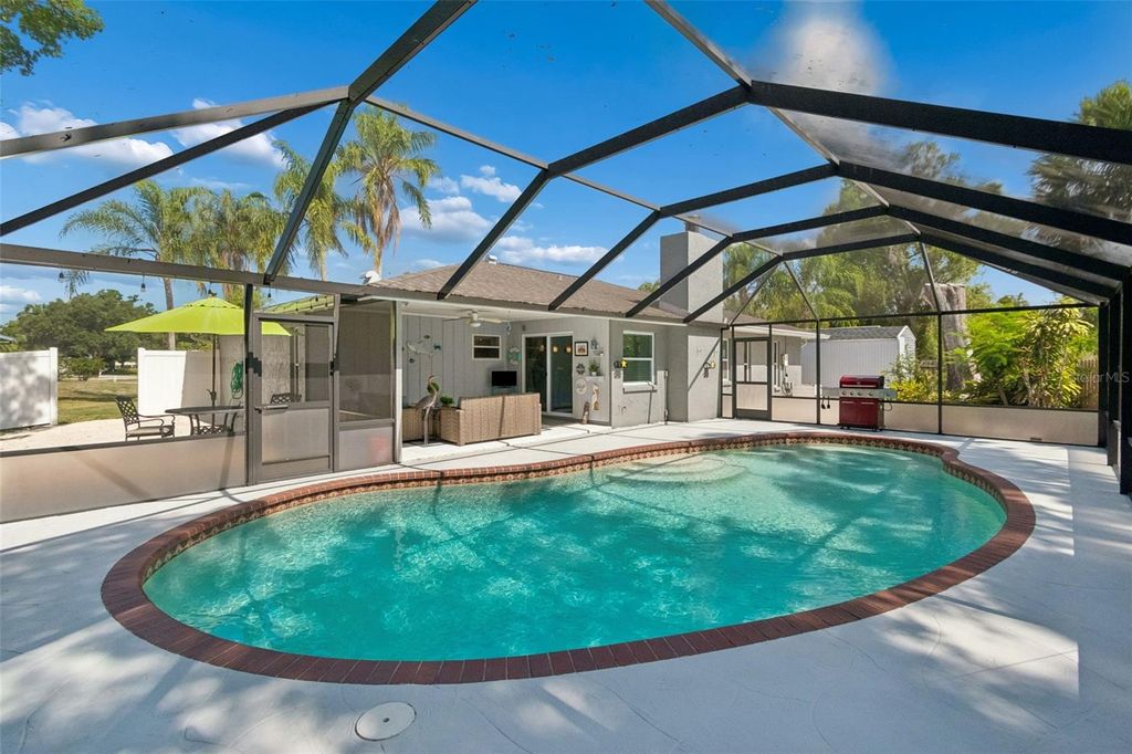 Image 42 of property listing at 4323 PINE MEADOW TERRACE, Sarasota, FL 34233