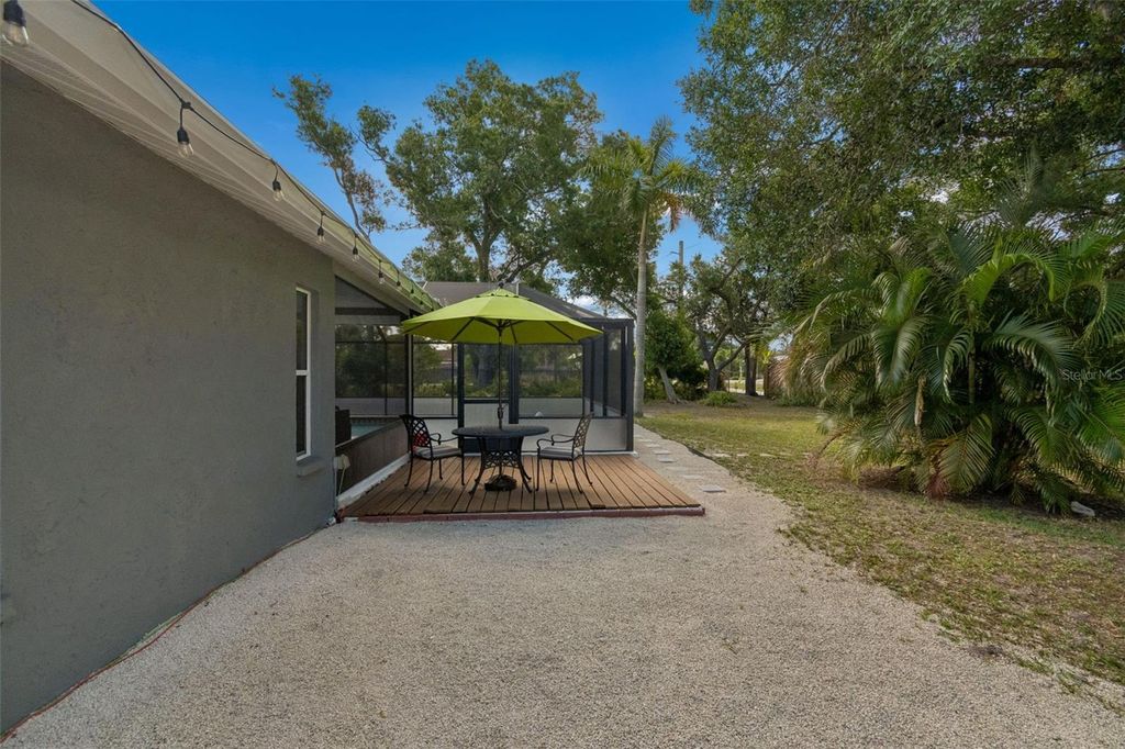 Image 47 of property listing at 4323 PINE MEADOW TERRACE, Sarasota, FL 34233