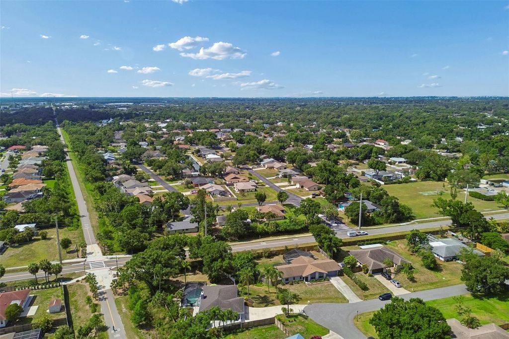 Image 58 of property listing at 4323 PINE MEADOW TERRACE, Sarasota, FL 34233