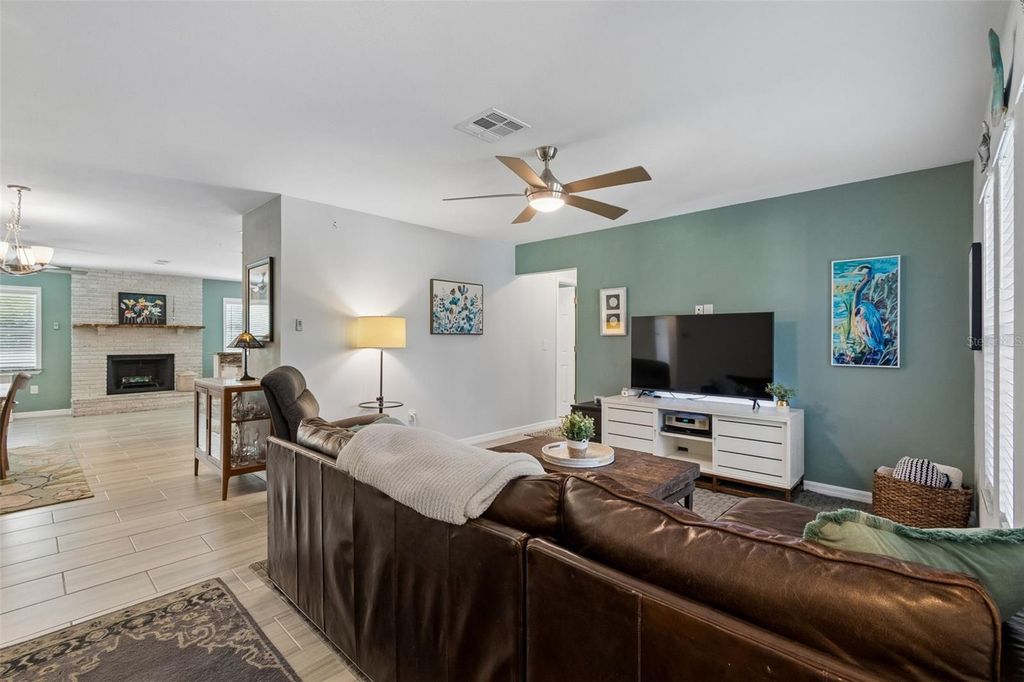 Image 10 of property listing at 4323 PINE MEADOW TERRACE, Sarasota, FL 34233
