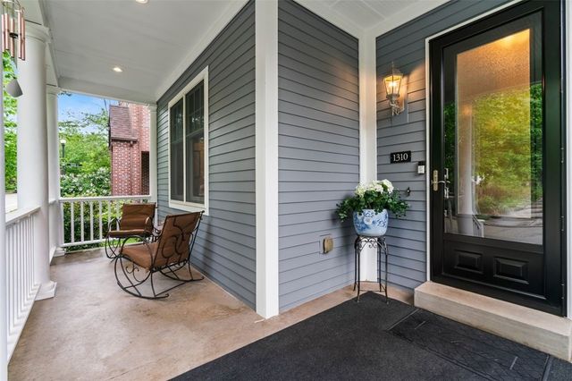 1310 Fairstead Ln, Squirrel Hill, PA 15217