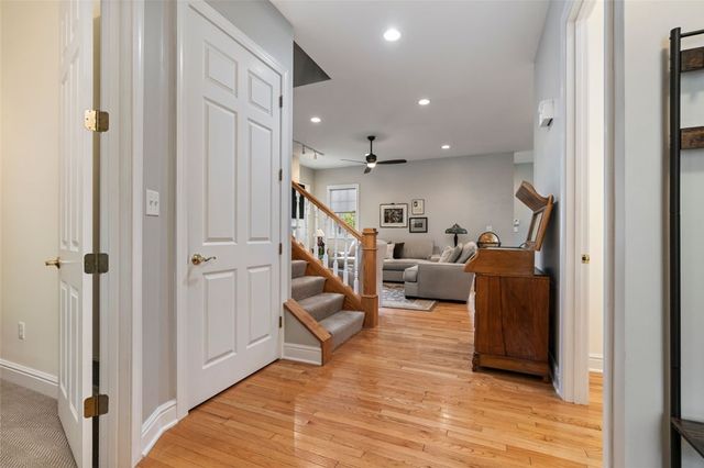 1310 Fairstead Ln, Squirrel Hill, PA 15217