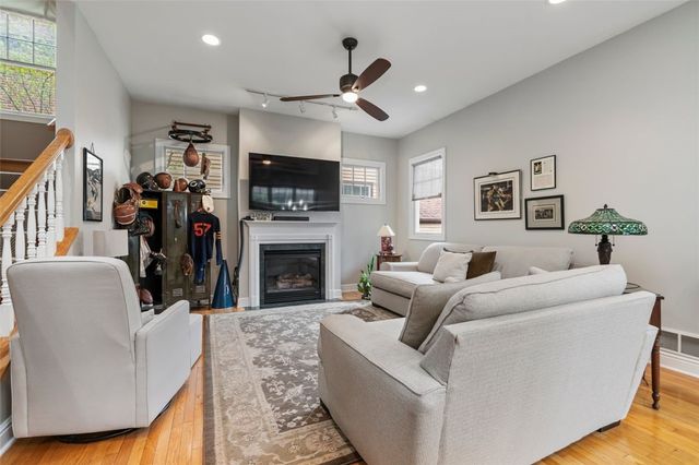 1310 Fairstead Ln, Squirrel Hill, PA 15217