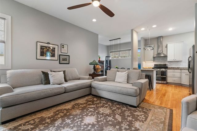 1310 Fairstead Ln, Squirrel Hill, PA 15217