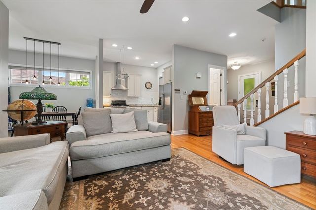 1310 Fairstead Ln, Squirrel Hill, PA 15217