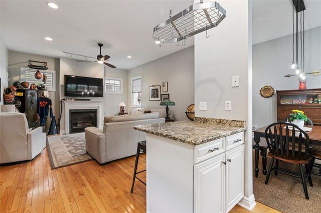 1310 Fairstead Ln, Squirrel Hill, PA 15217