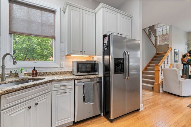 1310 Fairstead Ln, Squirrel Hill, PA 15217