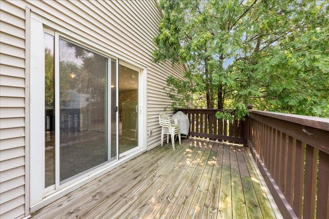 4836 Grenwich Trail N, Oakdale, MN 55128