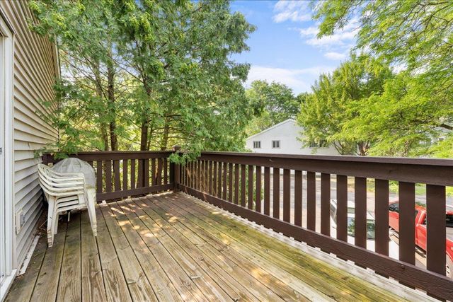 4836 Grenwich Trail N, Oakdale, MN 55128