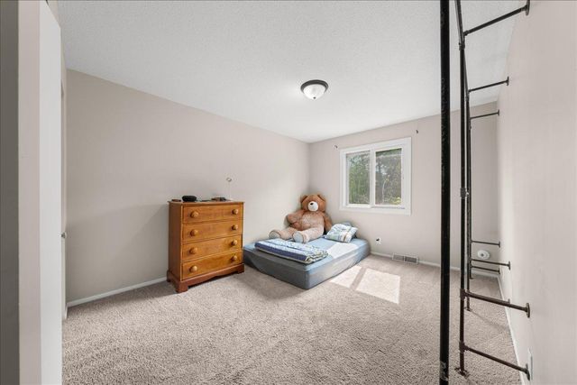 4836 Grenwich Trail N, Oakdale, MN 55128
