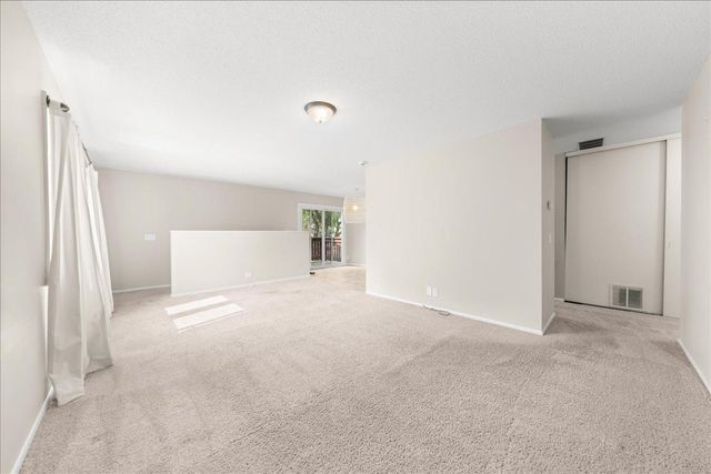 4836 Grenwich Trail N, Oakdale, MN 55128