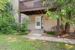 4836 Grenwich Trail N, Oakdale, MN 55128