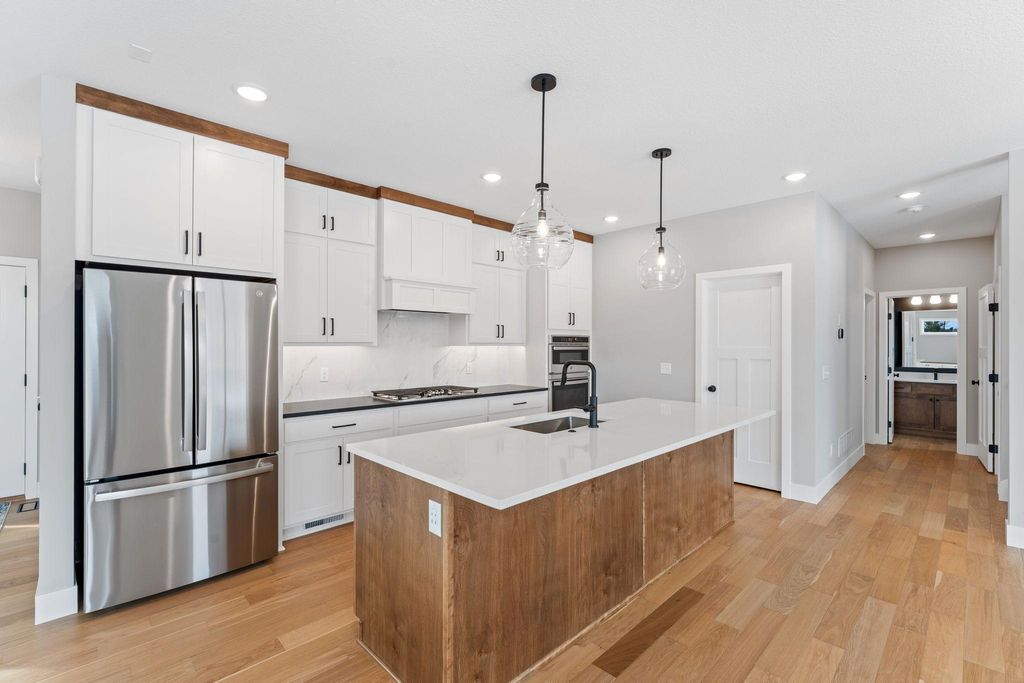 635 Parkside Court, Eagan, MN 55123 — photo 3