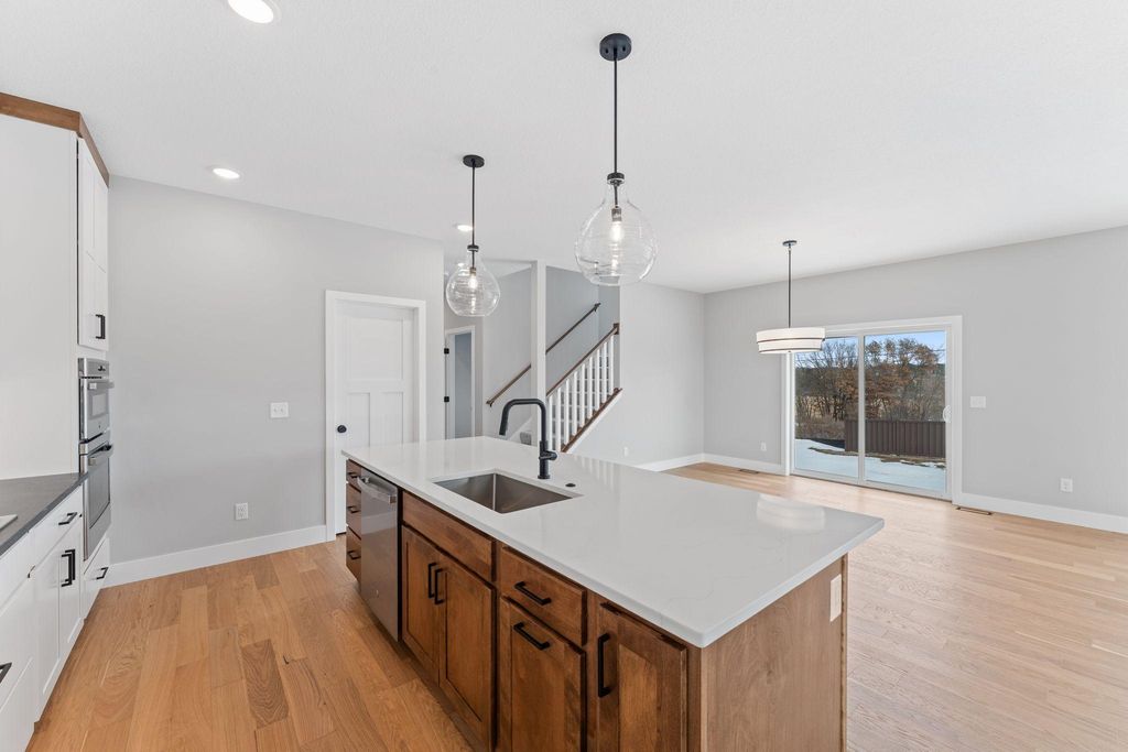635 Parkside Court, Eagan, MN 55123 — photo 5