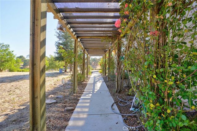 5696 Loma Real, Paso Robles, CA 93446