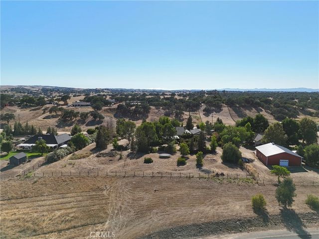5696 Loma Real, Paso Robles, CA 93446