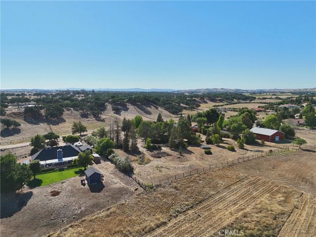5696 Loma Real, Paso Robles, CA 93446