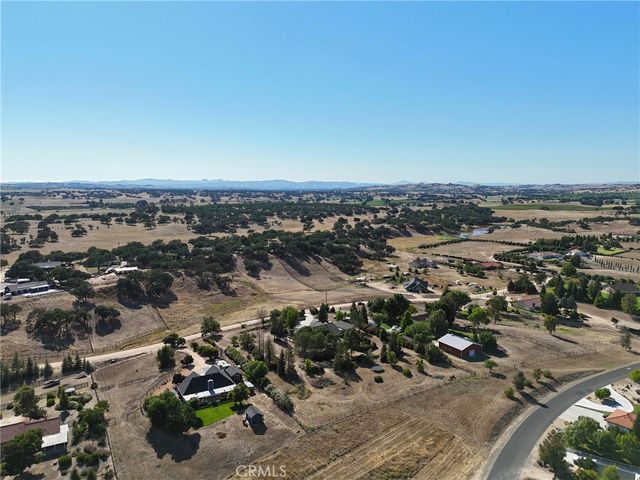 5696 Loma Real, Paso Robles, CA 93446