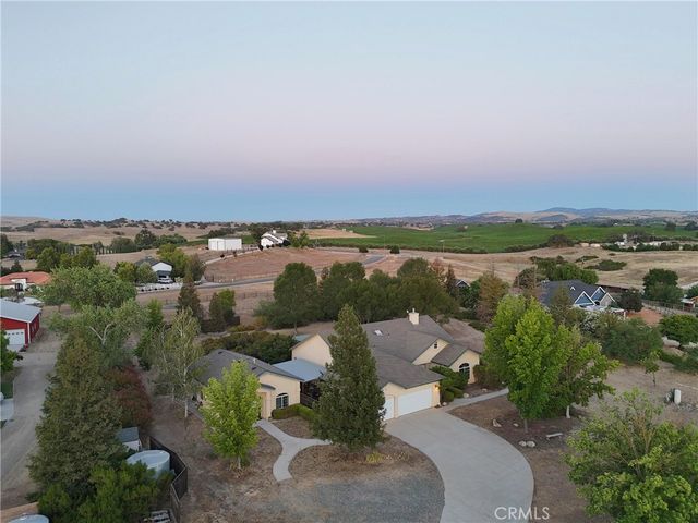 5696 Loma Real, Paso Robles, CA 93446
