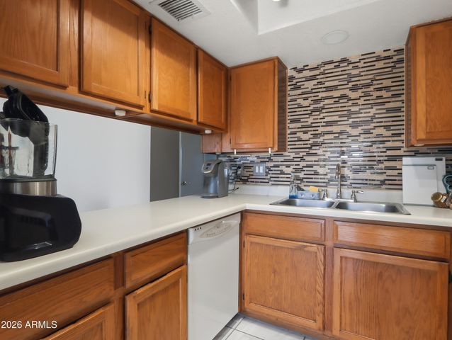 1832 N 52ND Street 104, Phoenix, AZ 85008