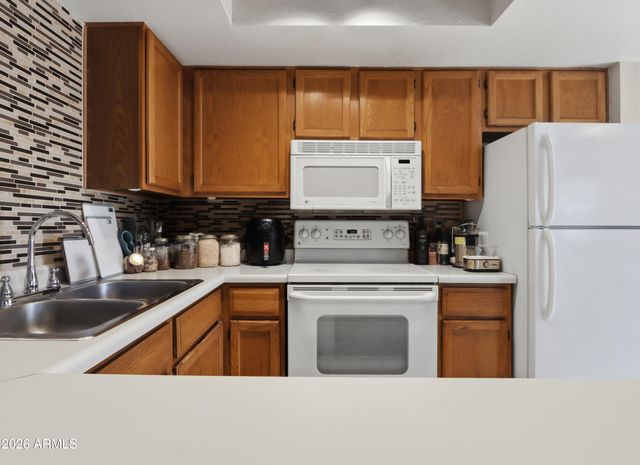 1832 N 52ND Street 104, Phoenix, AZ 85008