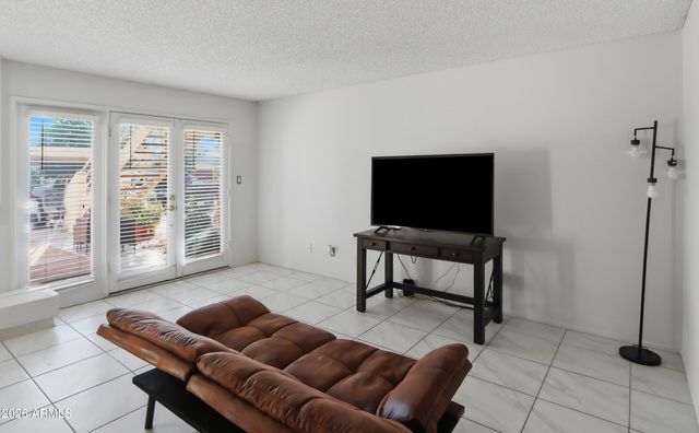 1832 N 52ND Street 104, Phoenix, AZ 85008