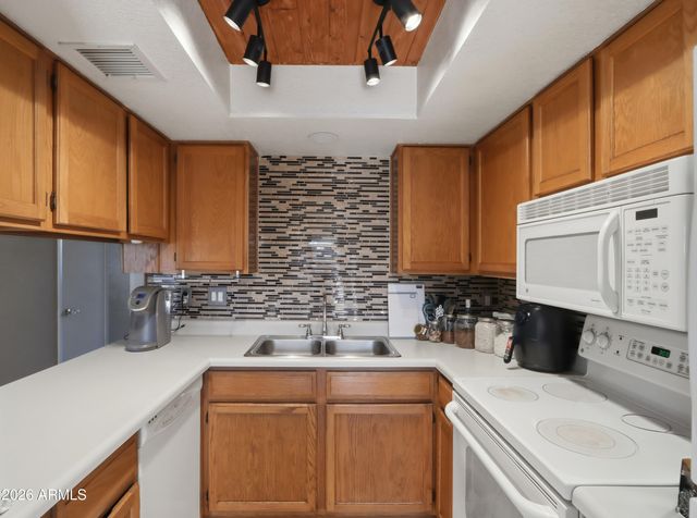 1832 N 52ND Street 104, Phoenix, AZ 85008