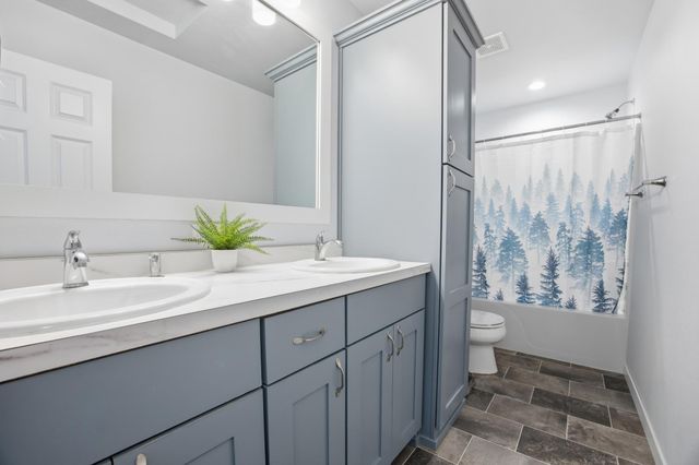 4756 34th Street S, Fargo, ND 58104