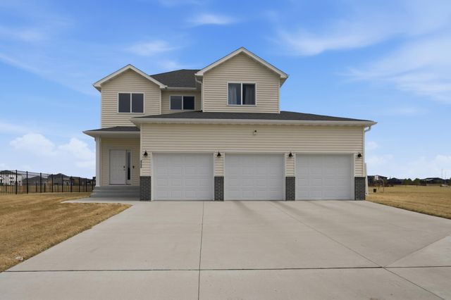 4756 34th Street S, Fargo, ND 58104