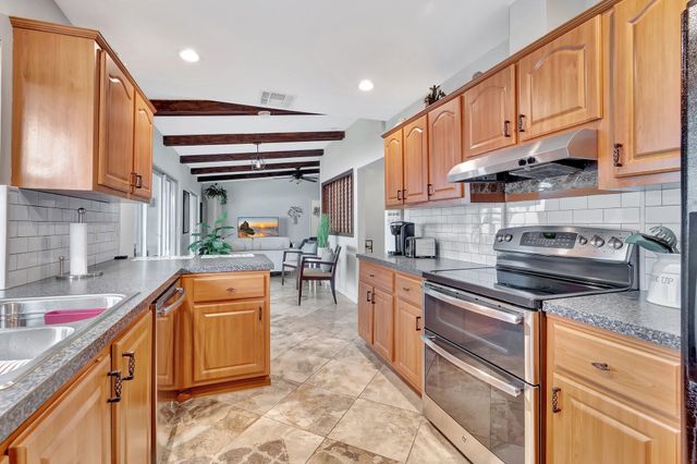 577 SW 24th Avenue, Boynton Beach, FL 33435