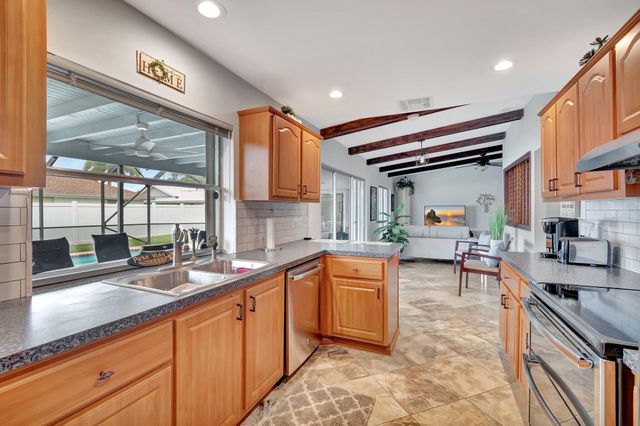 577 SW 24th Avenue, Boynton Beach, FL 33435