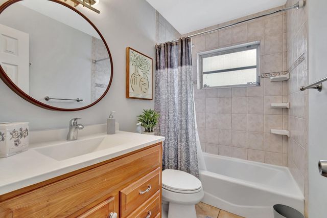 577 SW 24th Avenue, Boynton Beach, FL 33435