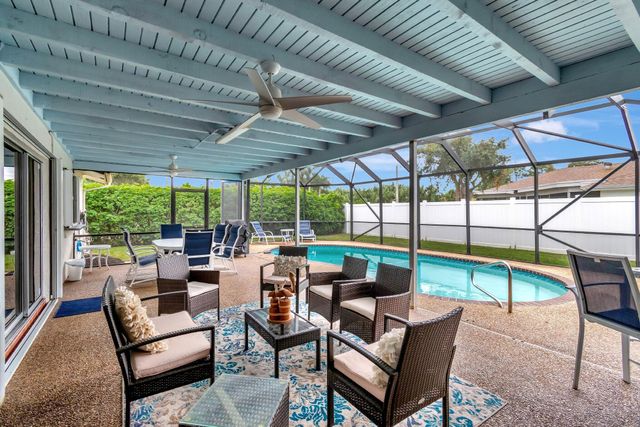 577 SW 24th Avenue, Boynton Beach, FL 33435
