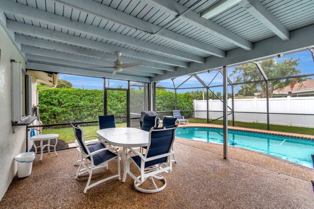 577 SW 24th Avenue, Boynton Beach, FL 33435