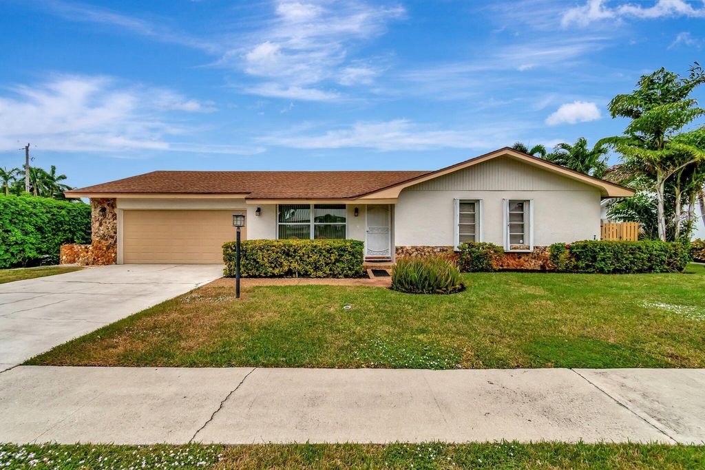 577 SW 24th Avenue, Boynton Beach, FL 33435