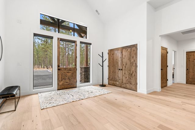 56282 Elk Run Drive 404, Bend, OR 97707