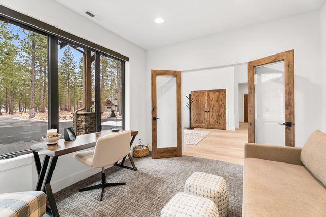 56282 Elk Run Drive 404, Bend, OR 97707