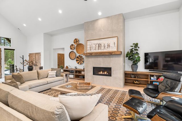 56282 Elk Run Drive 404, Bend, OR 97707