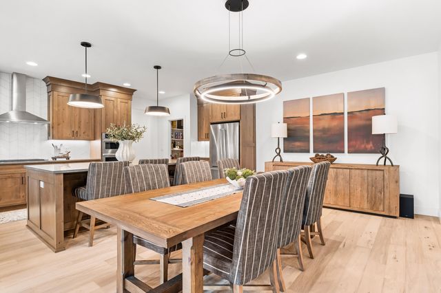 56282 Elk Run Drive 404, Bend, OR 97707