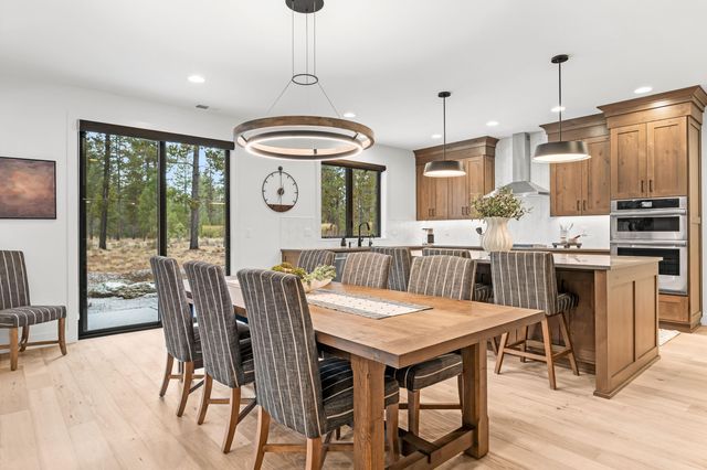 56282 Elk Run Drive 404, Bend, OR 97707